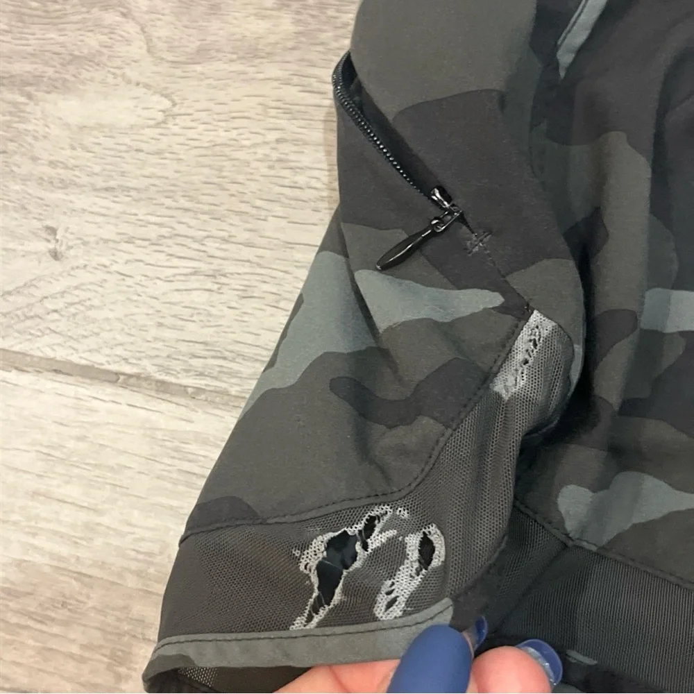 Athleta Printed Mesh Racer Run Short 4